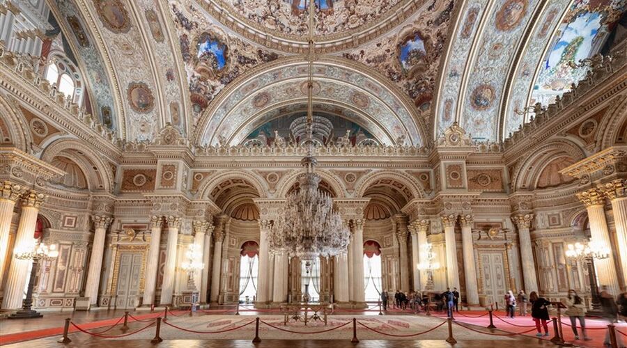 Dolmabahce Palace and Bezm-i Alem Mosque Tour(Half Day)